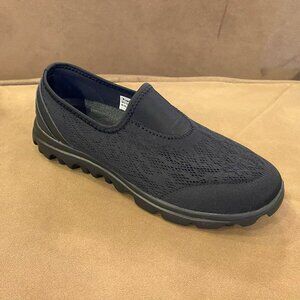 Propet - TravelActiv Slip On All Black - Multiple Sizes (NEW W/ BOX)